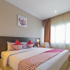 Capital O 1279 Hotel Grand Celino Makassar